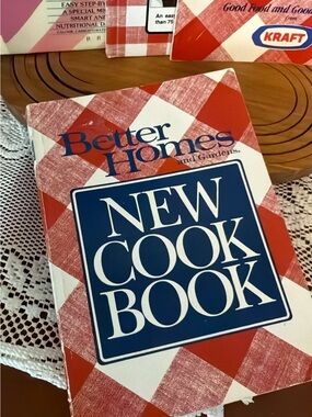 Better Homes And Gardens Red and White Plaid New Cook Book